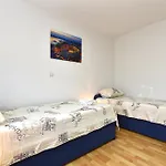 Dani 2333 Pula