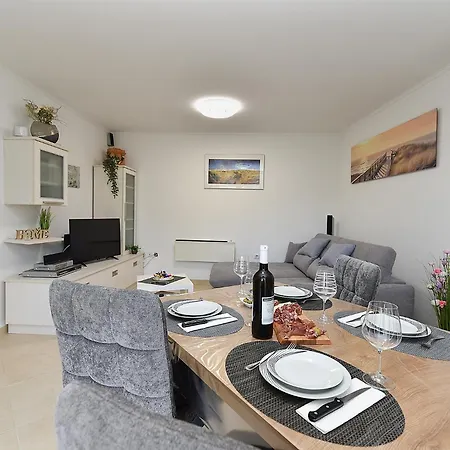 Appartamento Dani 2333 Pola